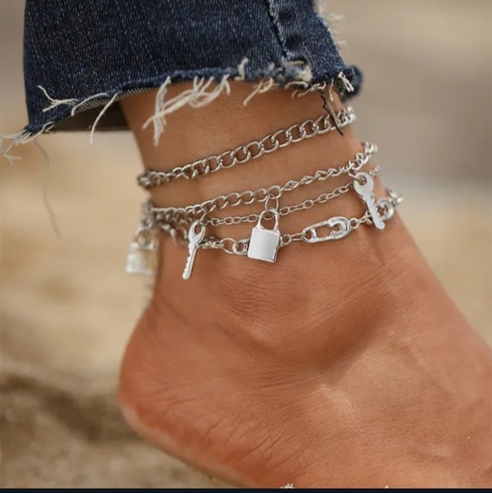 Key and lock charm anklet
